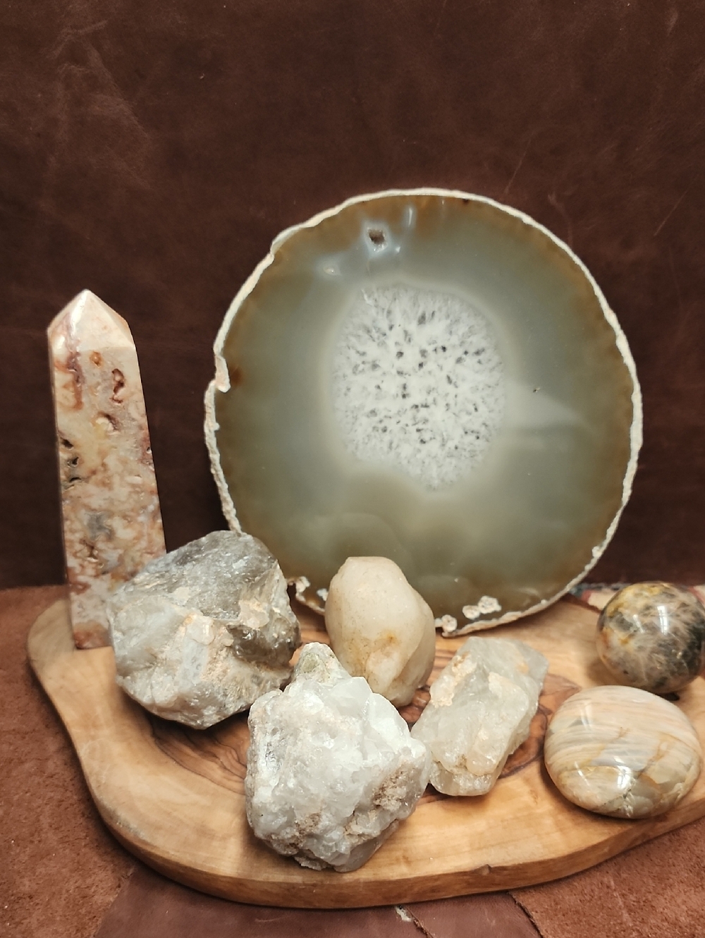 (8pc) Natural Agate Slice & Assorted Raw  Crystal Display Bundle